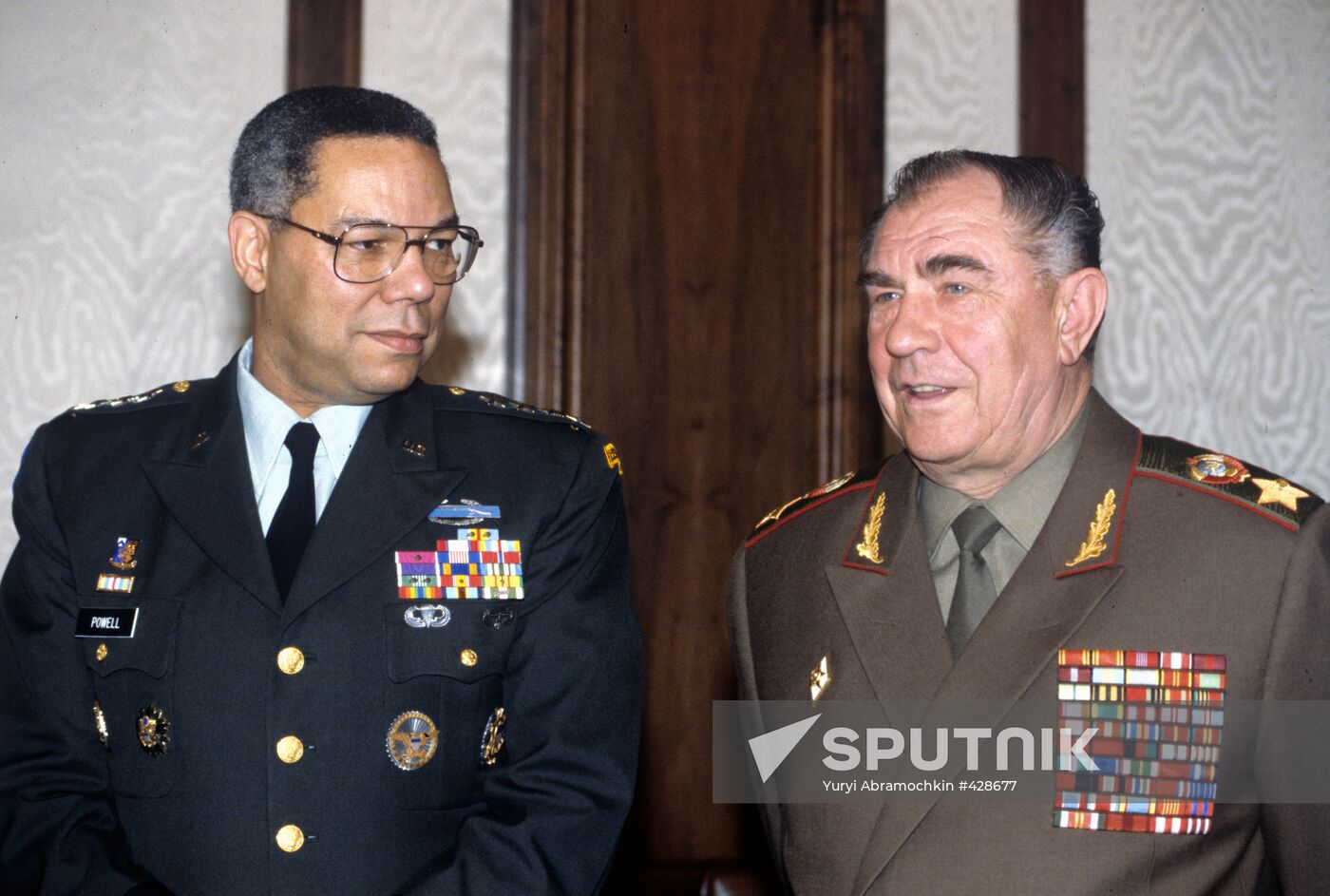 Dmitry Yazov and Colin Powell
