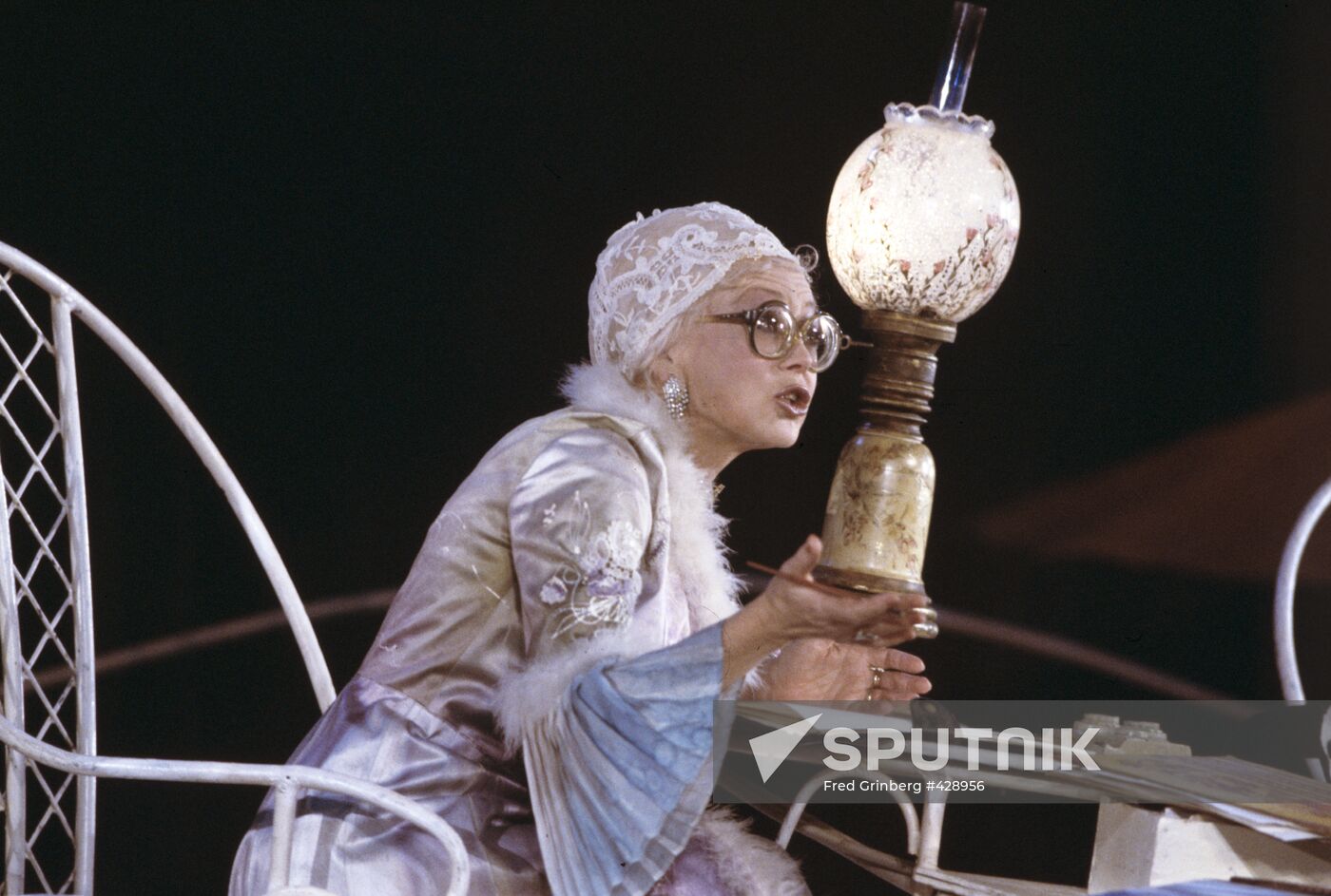 Svetlana Nemolyayeva performing on stage