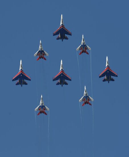 Russian Knights perform practice flight