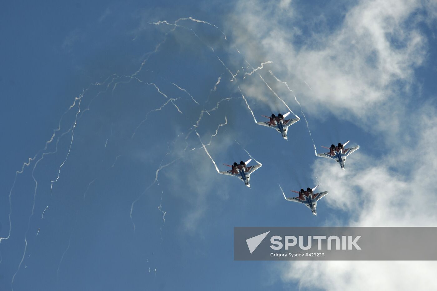 Russian pilots prepare for MAKS-2009