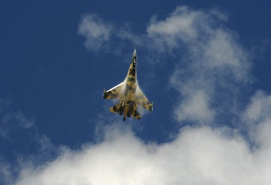 Russian pilots prepare for MAKS-2009