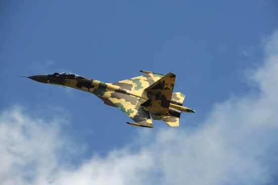Russian pilots prepare for MAKS-2009