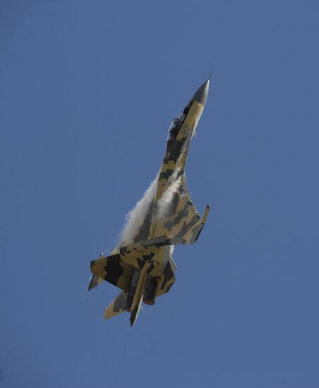 Russian pilots prepare for MAKS-2009