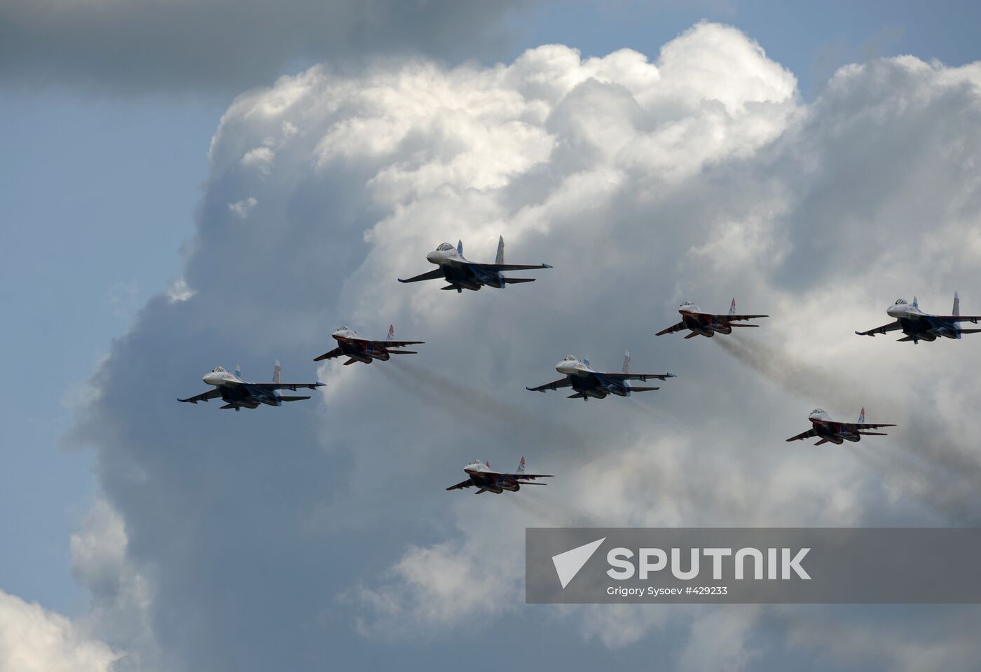Russian pilots prepare for MAKS-2009