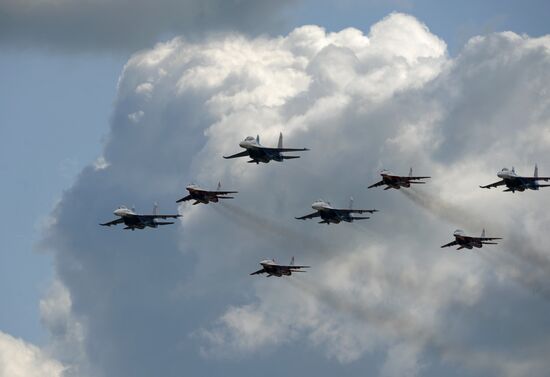 Russian pilots prepare for MAKS-2009