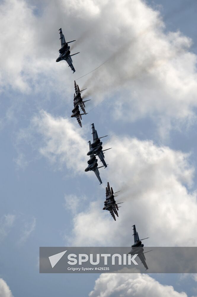 Russian pilots prepare for MAKS-2009 air show
