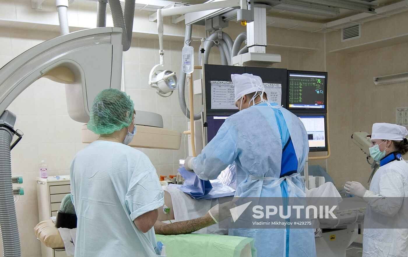 Yuzhno-Sakhalinsk surgeons use new angiography machine