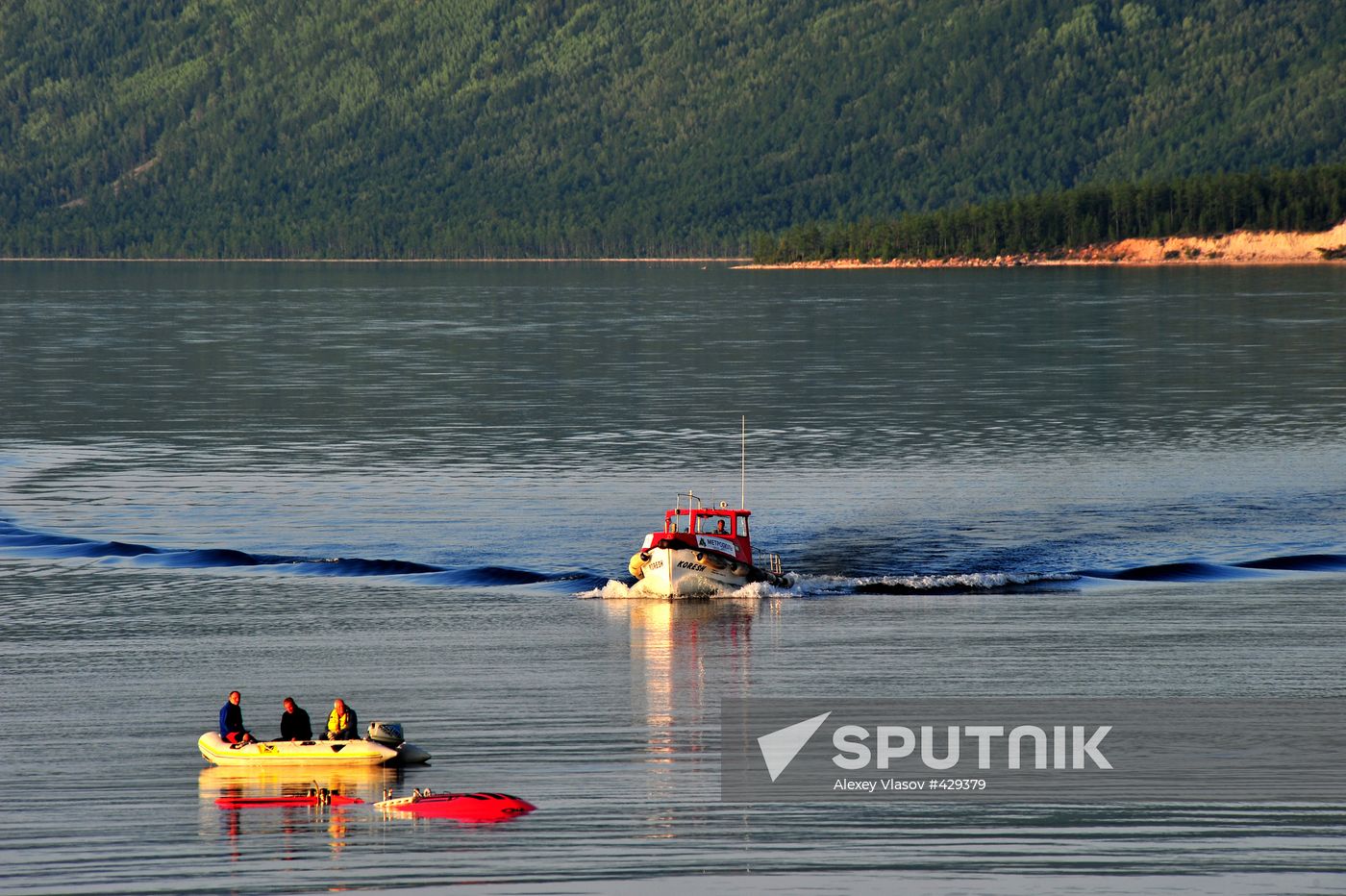 Mir-1 and Mir-2 submersibles on Lake Baikal