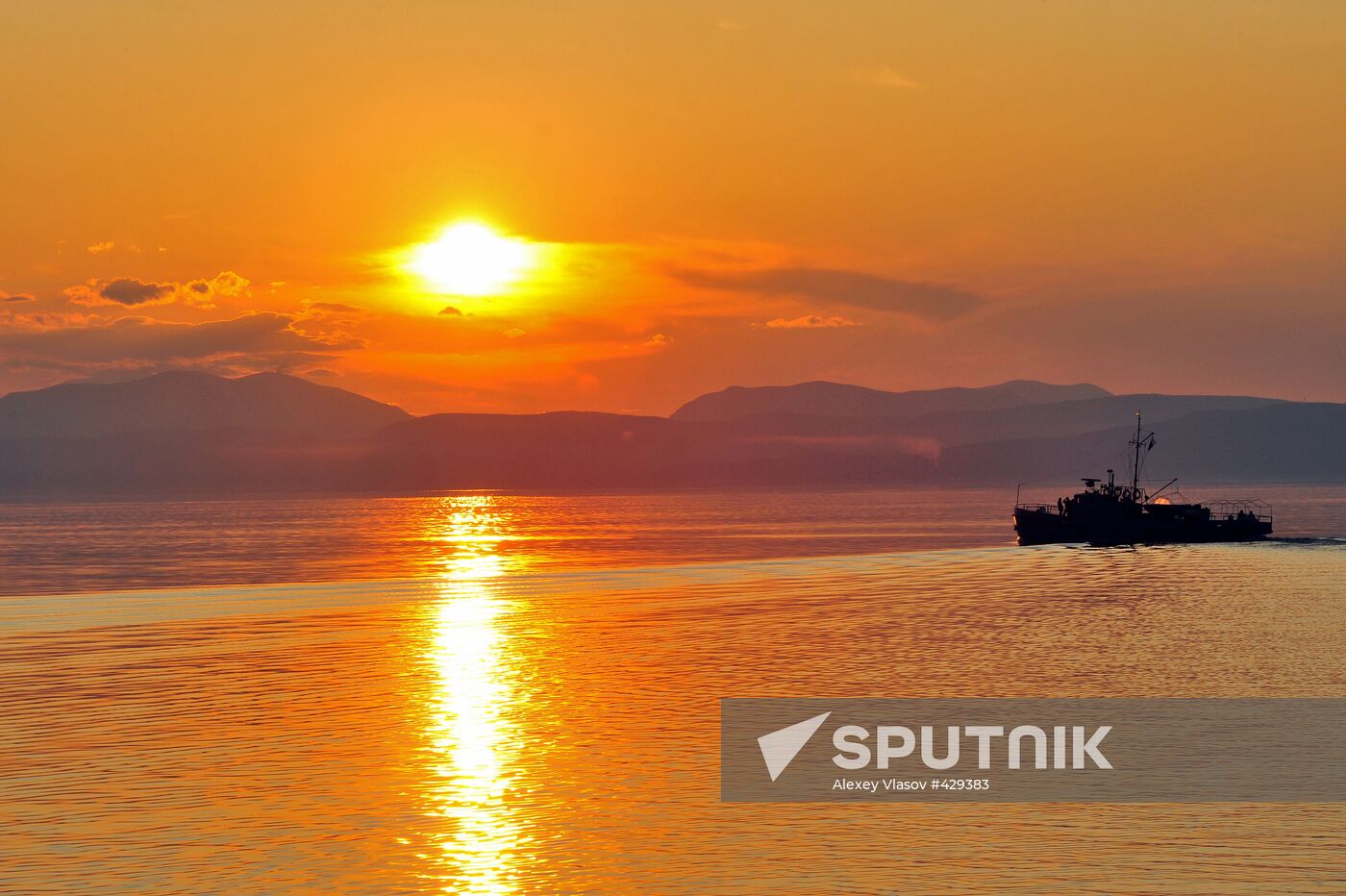 Mir-1 and Mir-2 submersibles on Lake Baikal