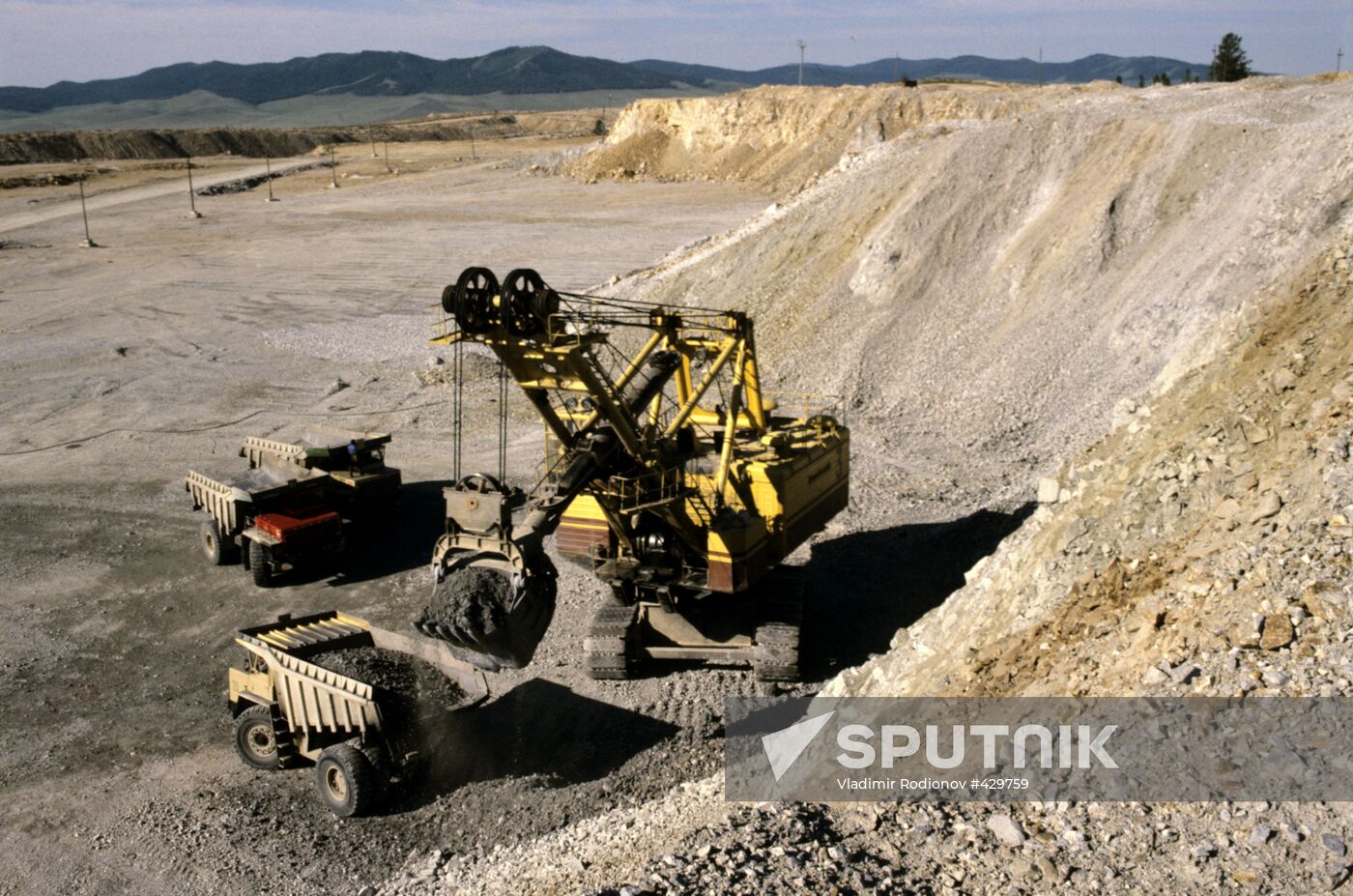 Mine of copper-molybdenum combine in Erdenete