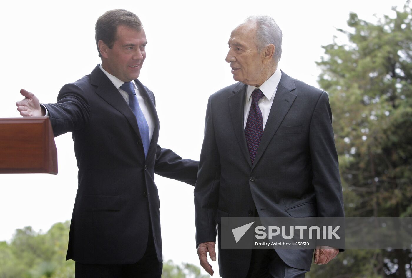Dmitry Medvedev and Shimon Peres