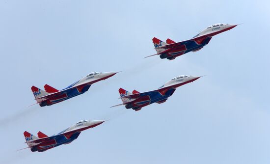 Aerobatic team "Struzhi"