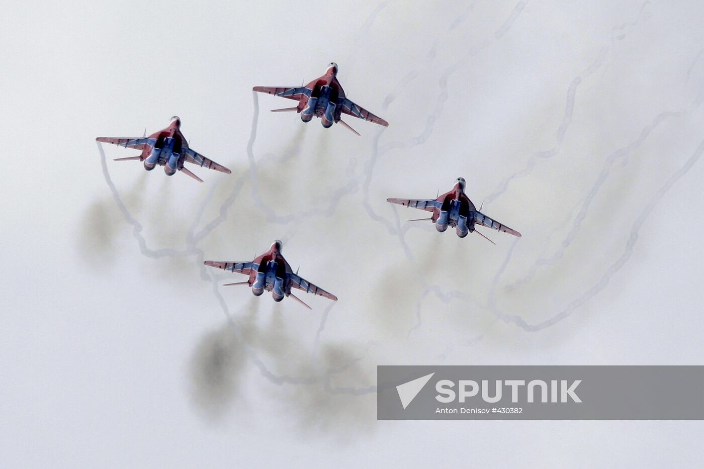 MIG-29 aerobatic team "Struzhi"