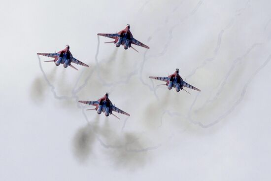 MIG-29 aerobatic team "Struzhi"