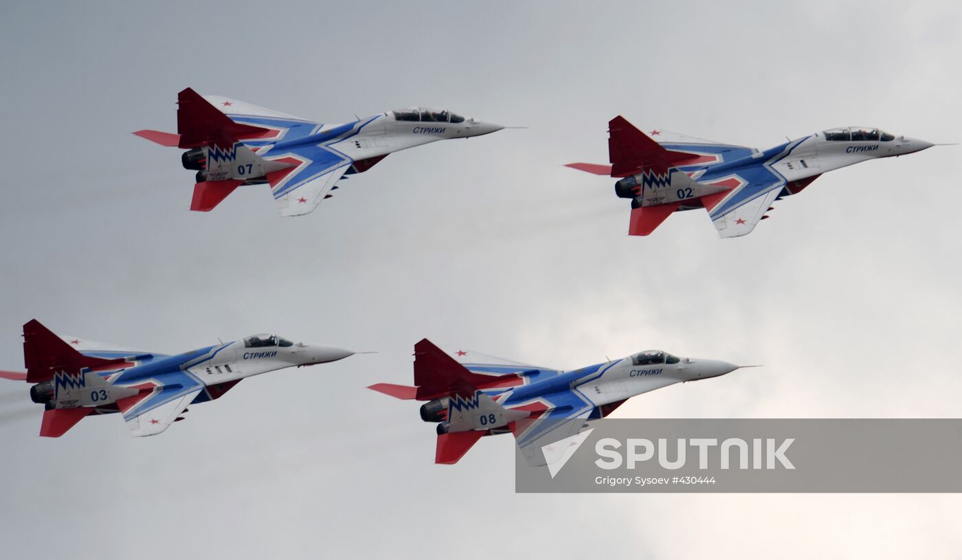 MIG-29 aerobatic team "Struzhi"