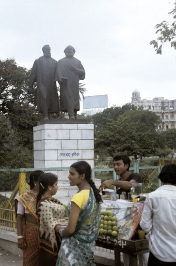 Monument to Karl Marx and Friedrich Engels in Calcutta