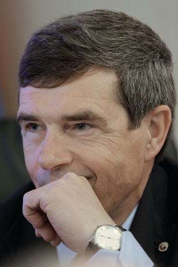 Rosoboronexport and Rostekhnologii give news conference