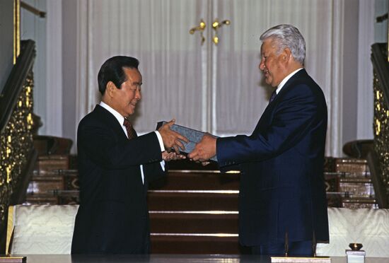 Boris Yeltsin and Kim Young Sam