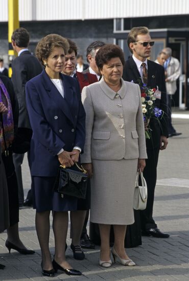 Naina Yeltsina and Norma Major