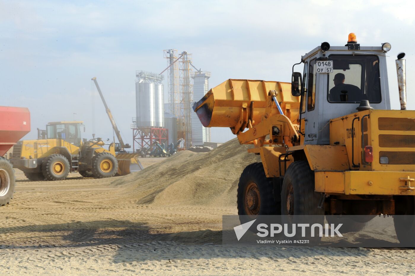 Grain harvesting in Otradaagroinvest, Oryol Re