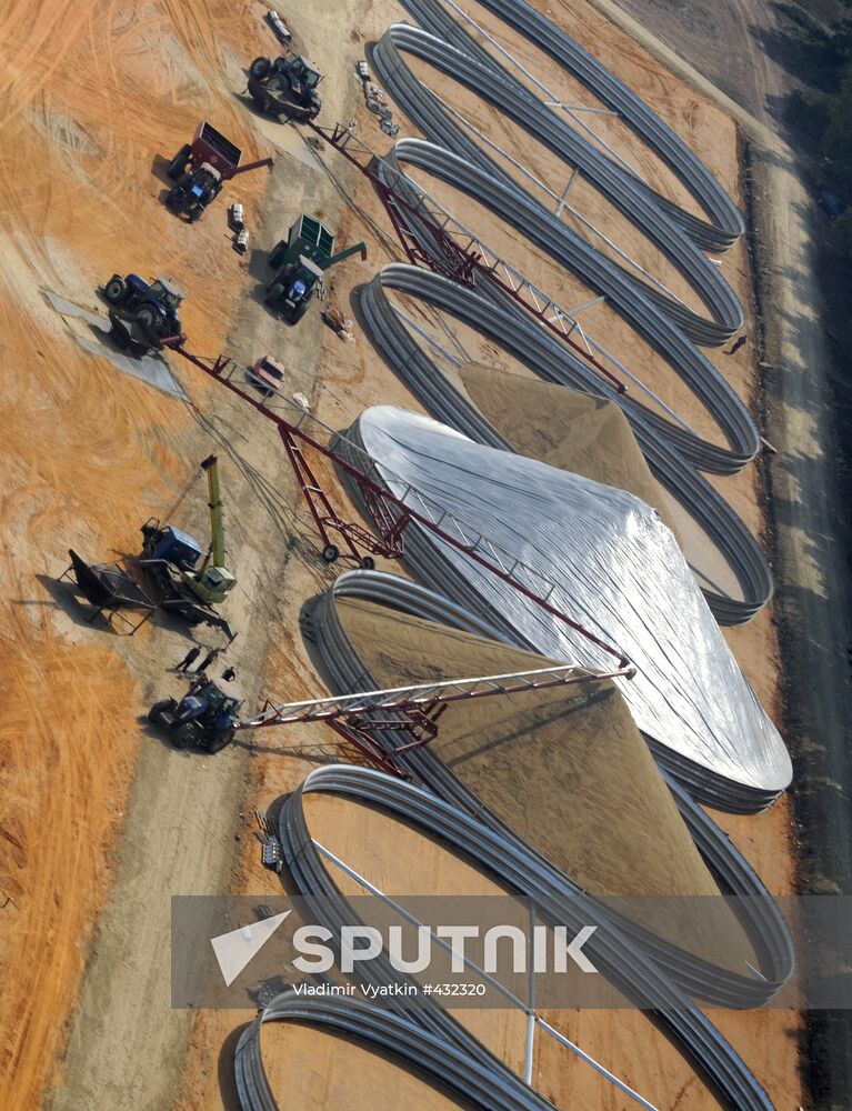 Grain harvesting in Otradaagroinvest, Oryol Region