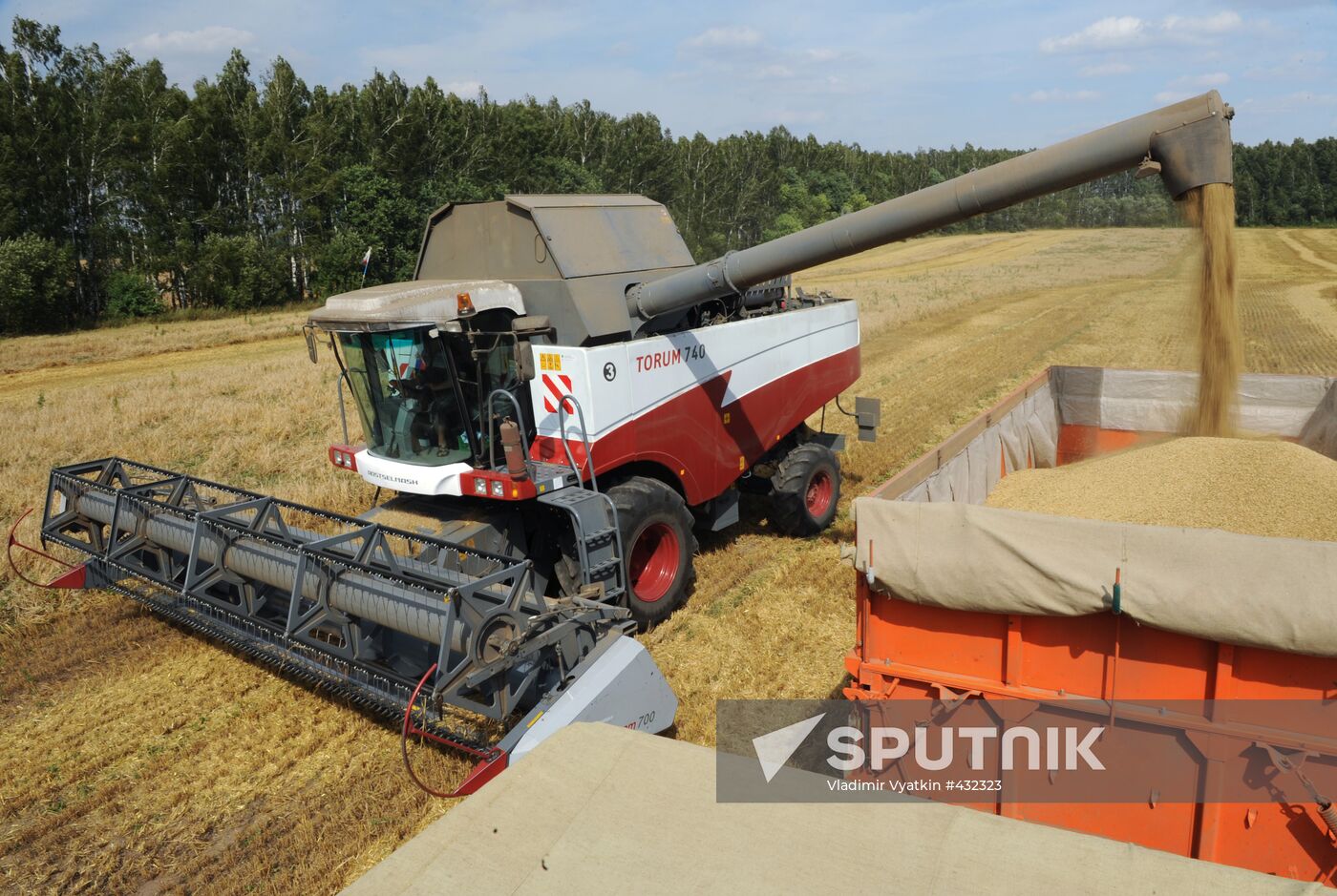 Grain harvesting in Otradaagroinvest, Oryol Region
