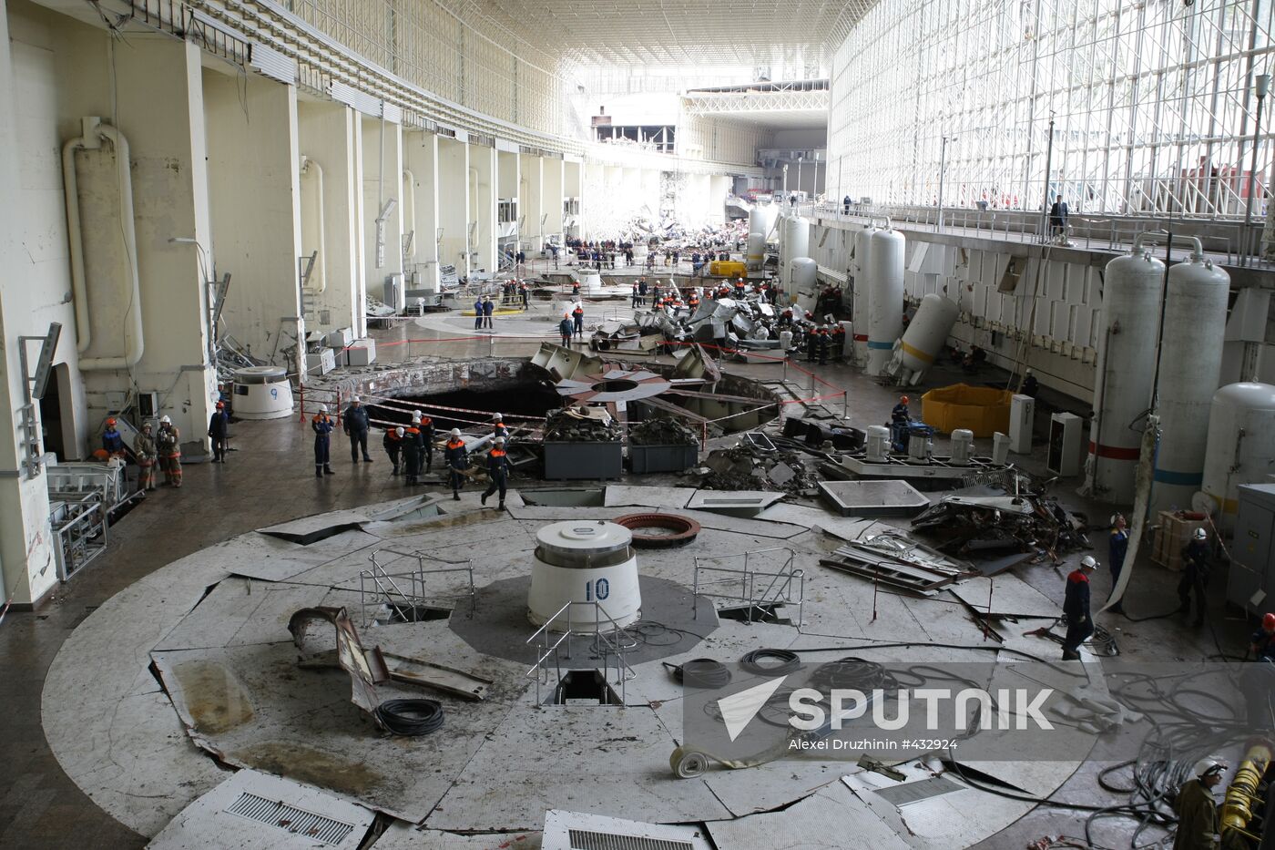 Cleaning a mess at Sayano-Shushenskaya Power Plant