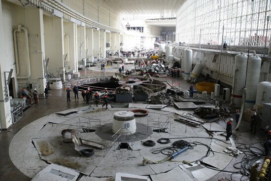 Cleaning a mess at Sayano-Shushenskaya Power Plant