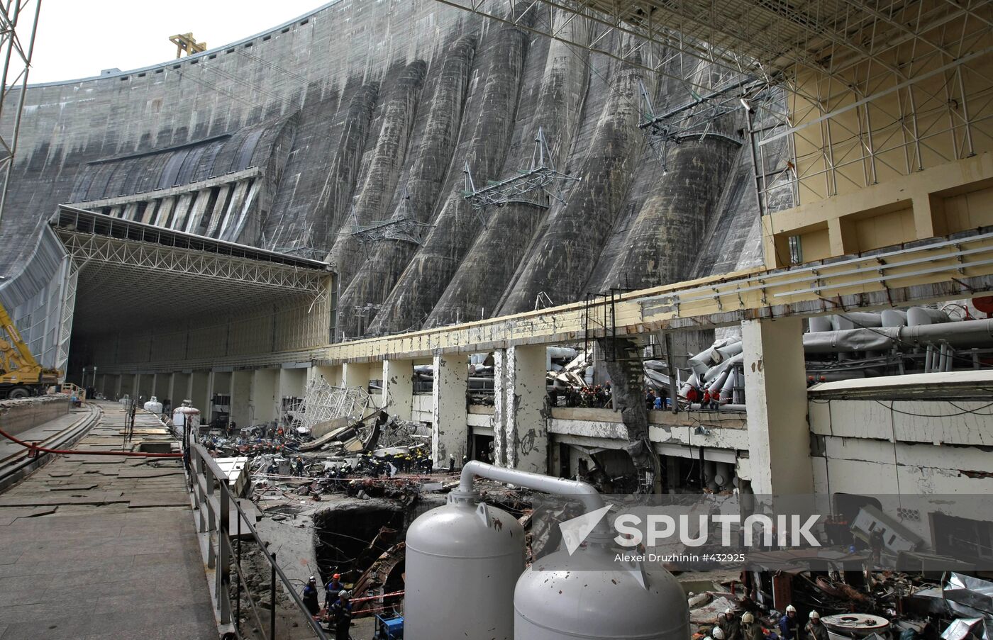 Cleaning a mess at Sayano-Shushenskaya Power Plant