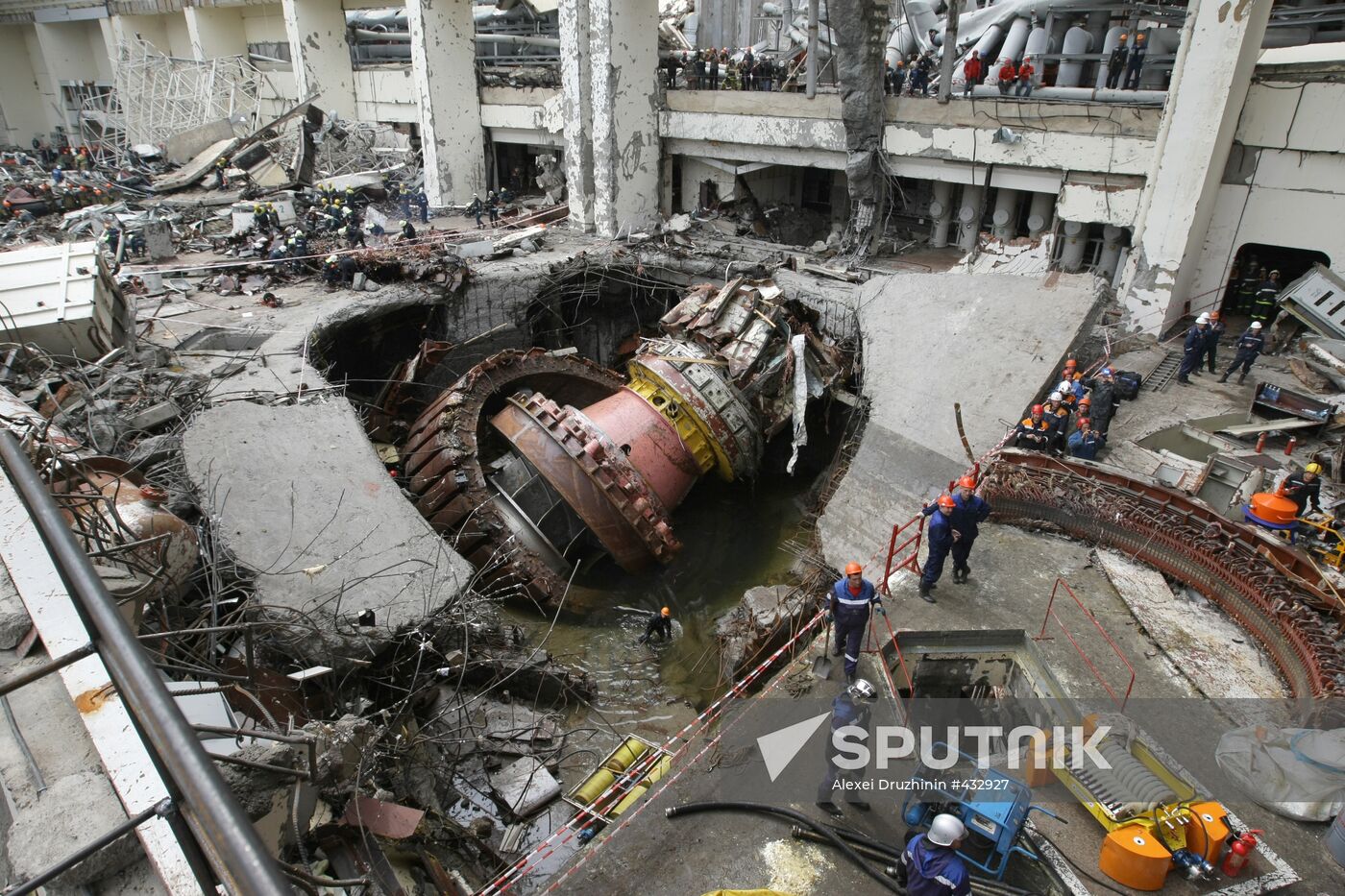 Cleaning a mess at Sayano-Shushenskaya Power Plant