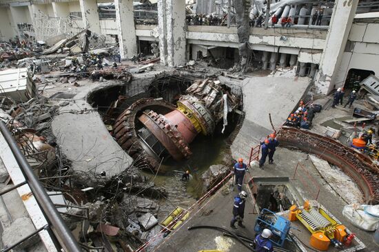 Cleaning a mess at Sayano-Shushenskaya Power Plant