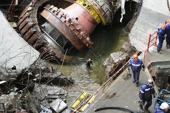 Cleaning a mess at Sayano-Shushenskaya Power Plant