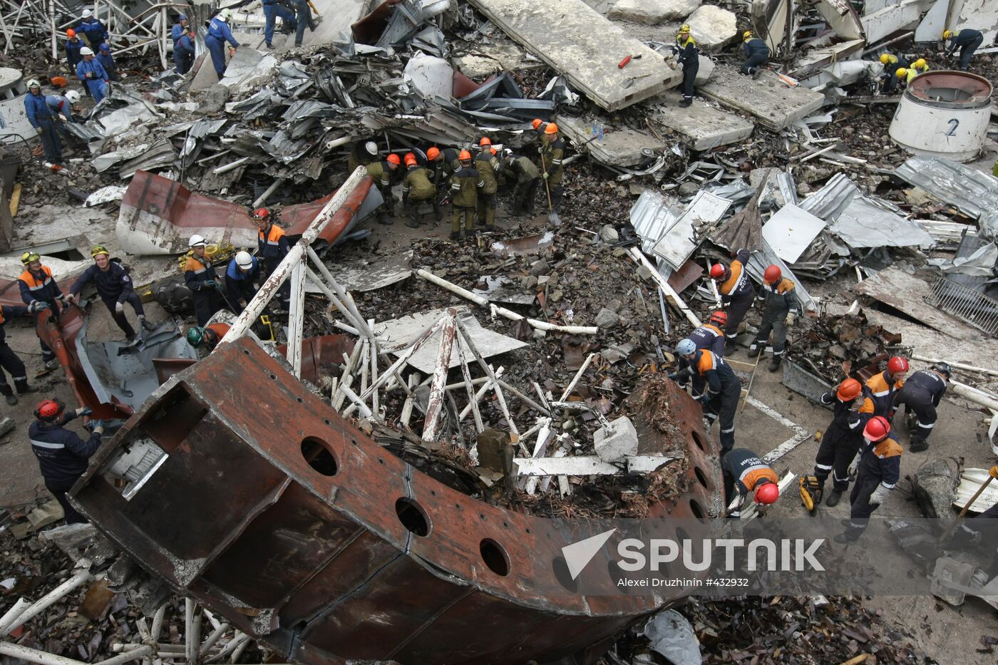 Cleaning a mess at Sayano-Shushenskaya Power Plant