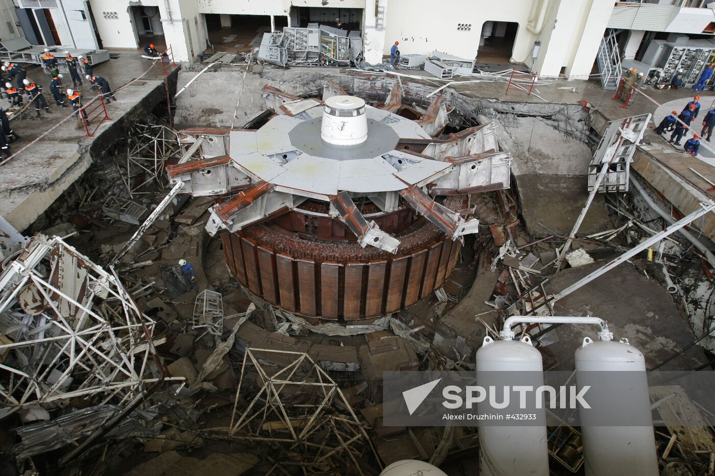 Cleaning a mess at Sayano-Shushenskaya Power Plant