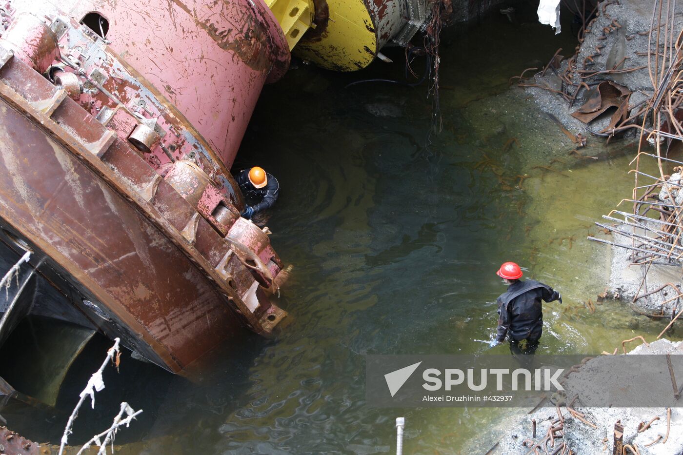 Cleaning a mess at Sayano-Shushenskaya Power Plant