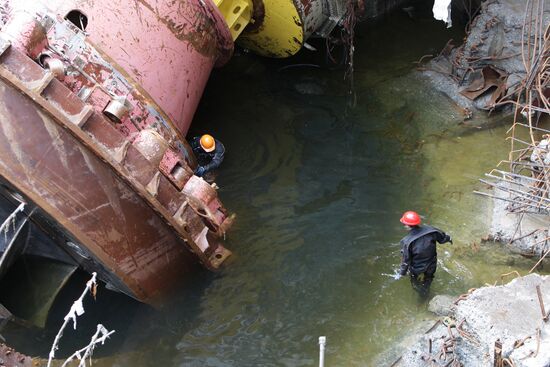 Cleaning a mess at Sayano-Shushenskaya Power Plant