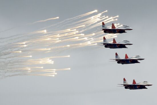 Strizhi aerobatic team