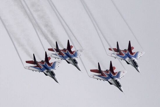 Strizhi aerobatic team