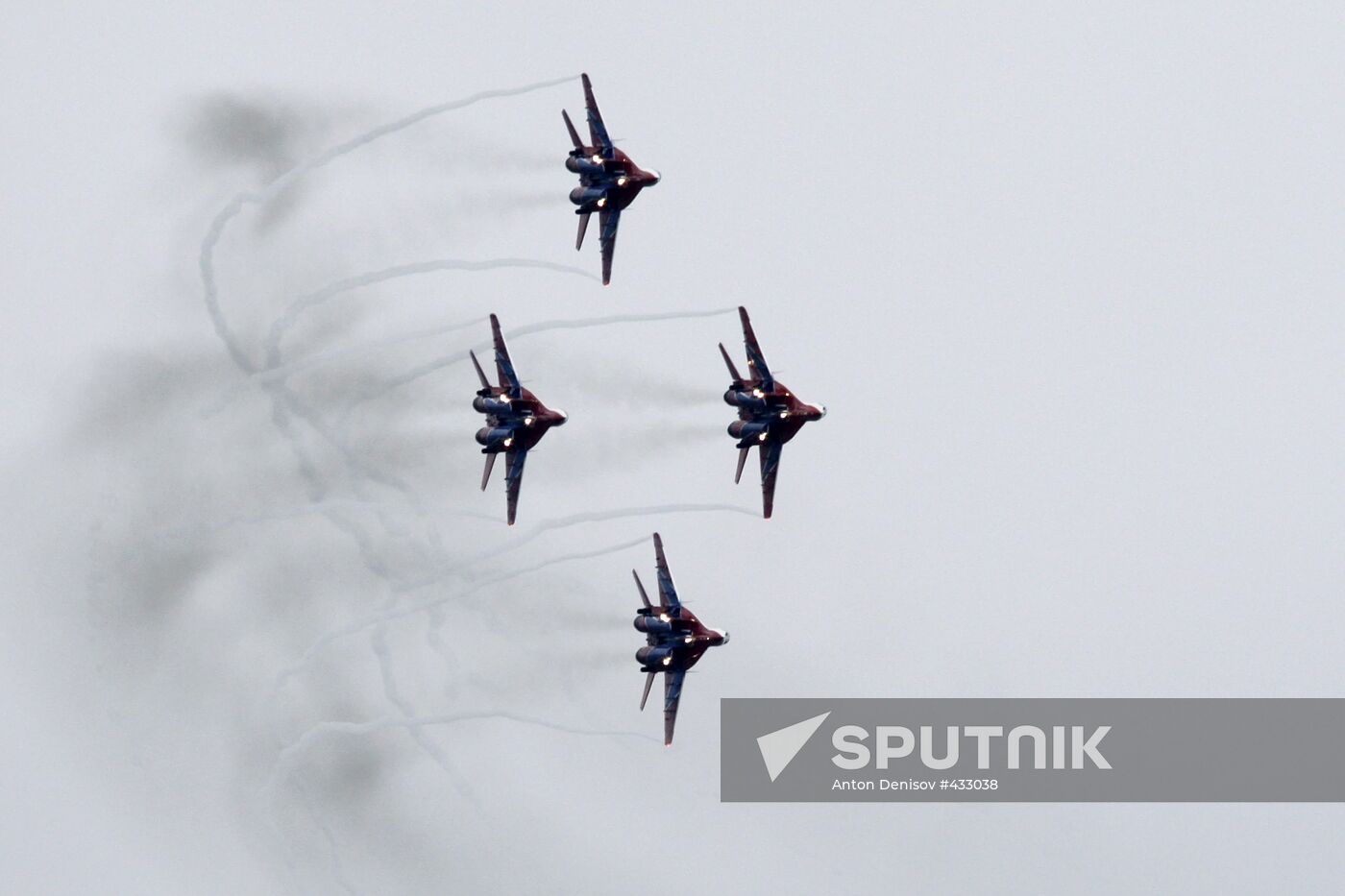 Strizhi aerobatic team