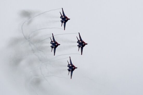 Strizhi aerobatic team