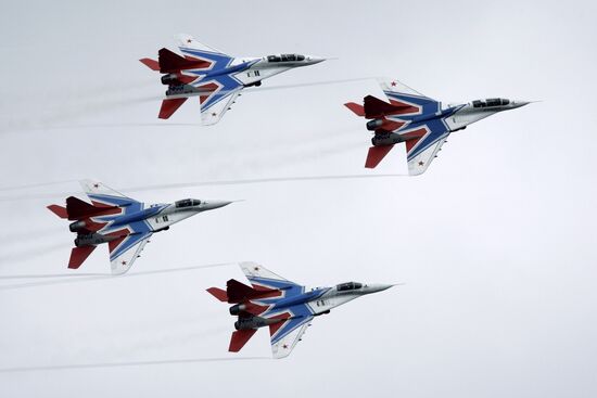 Strizhi aerobatic team