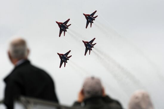 Strizhi aerobatic team