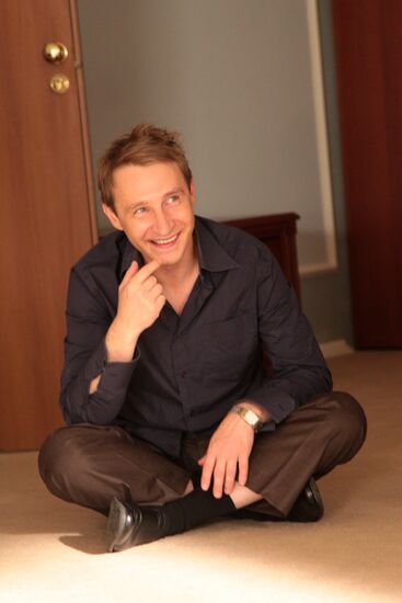Actor Andrei Kaikov on set of comedy film Na Izmene