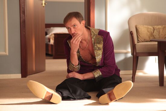 Roman Kostomarov on set of comedy film Na Izmene