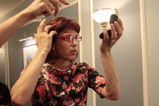 Actor Igor Vernik on set of comedy film Na Izmene