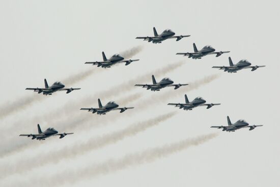 Frecce Tricolori performing on MAKS-2009 air show's closing day