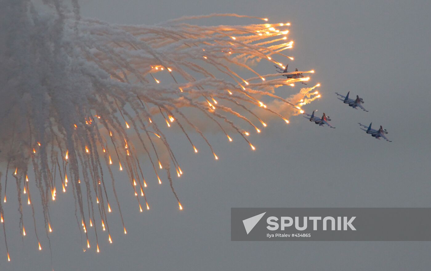 Russian Knights performing at MAKS-2009 air show