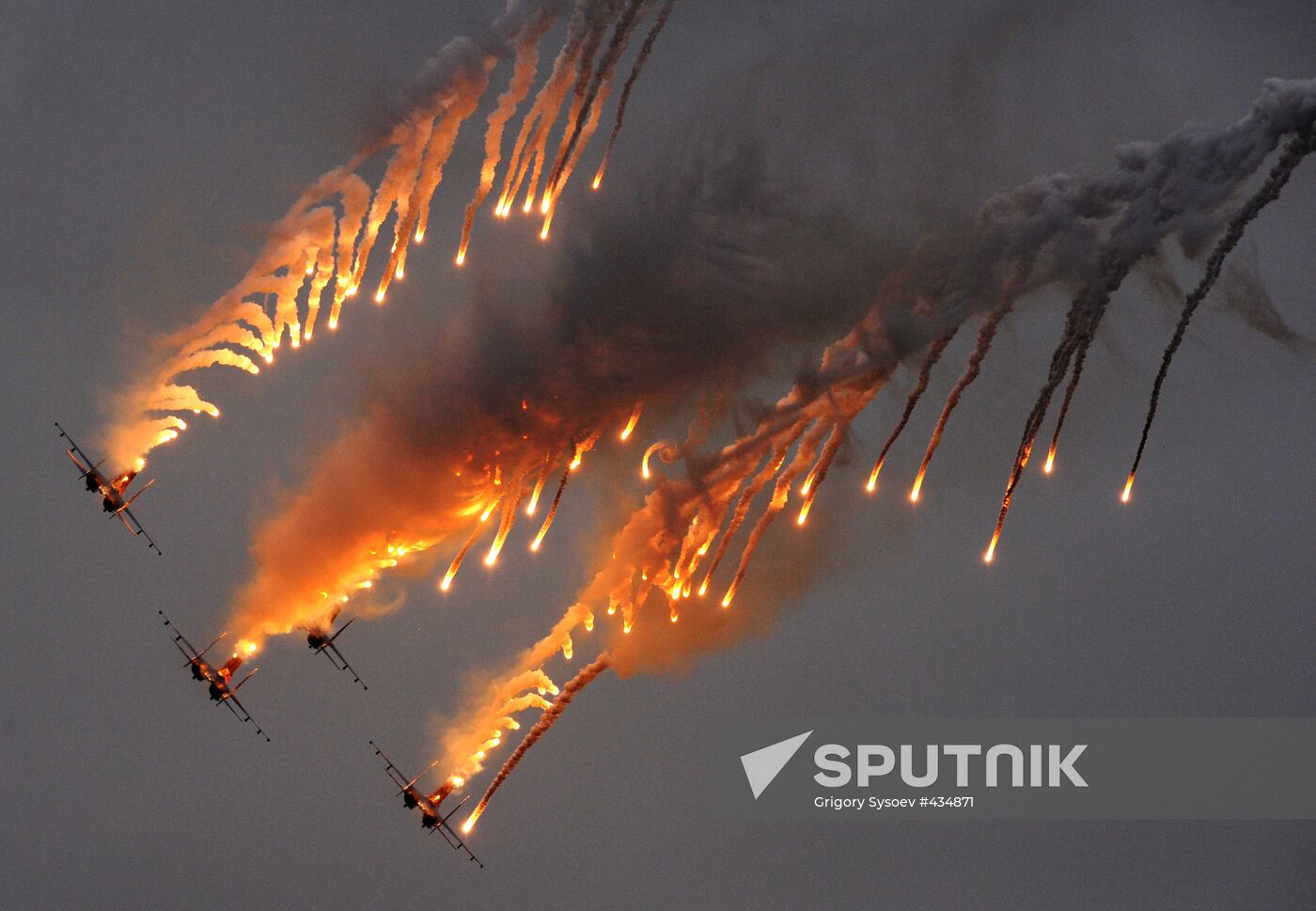 Russian Knights performing at MAKS-2009 air show