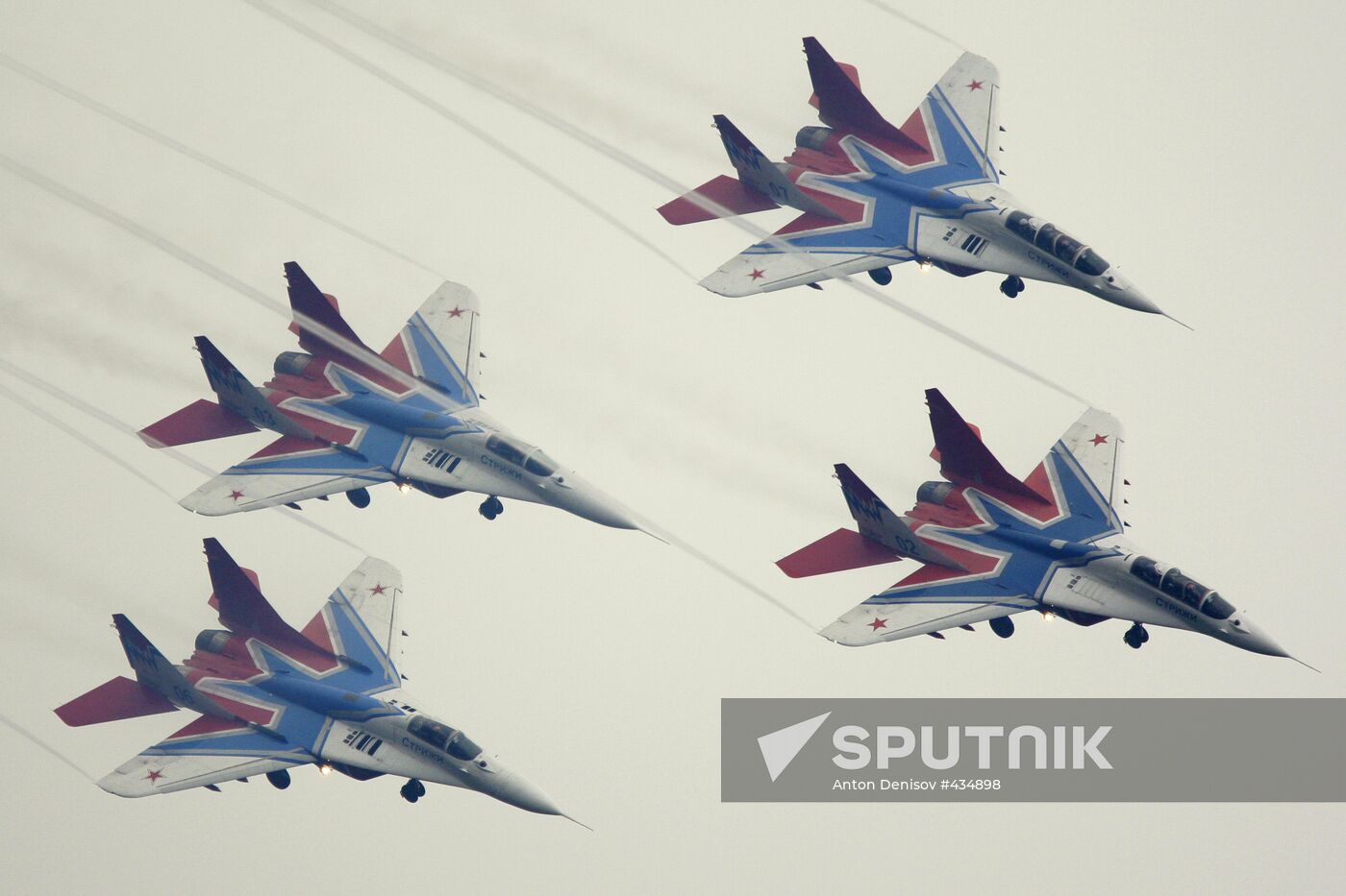 MiG-29 jet fighter aircraft of Strizhi aerobatic team