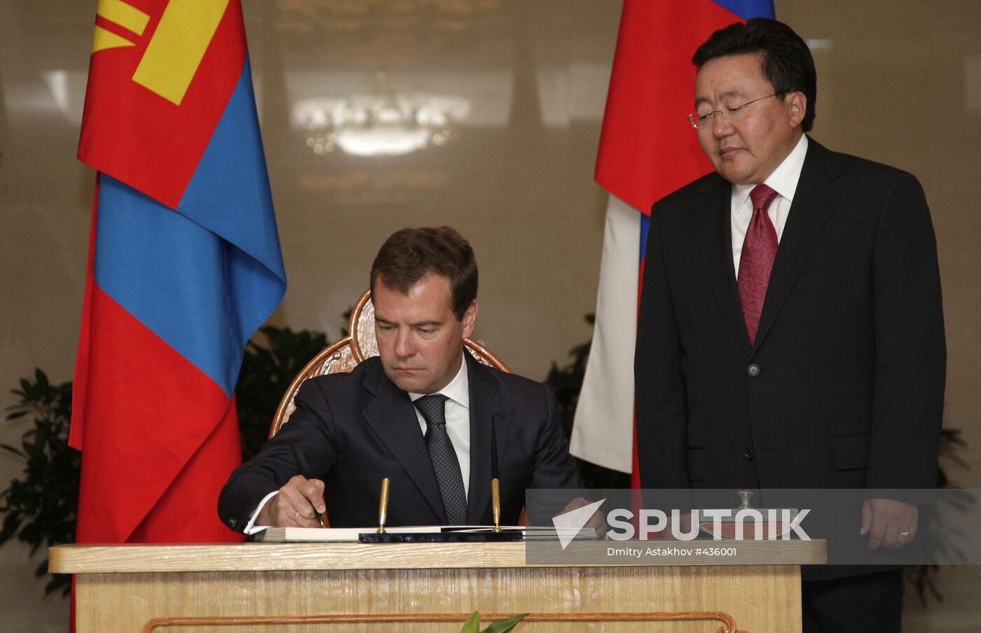 Russian and Mongolian presidents meet